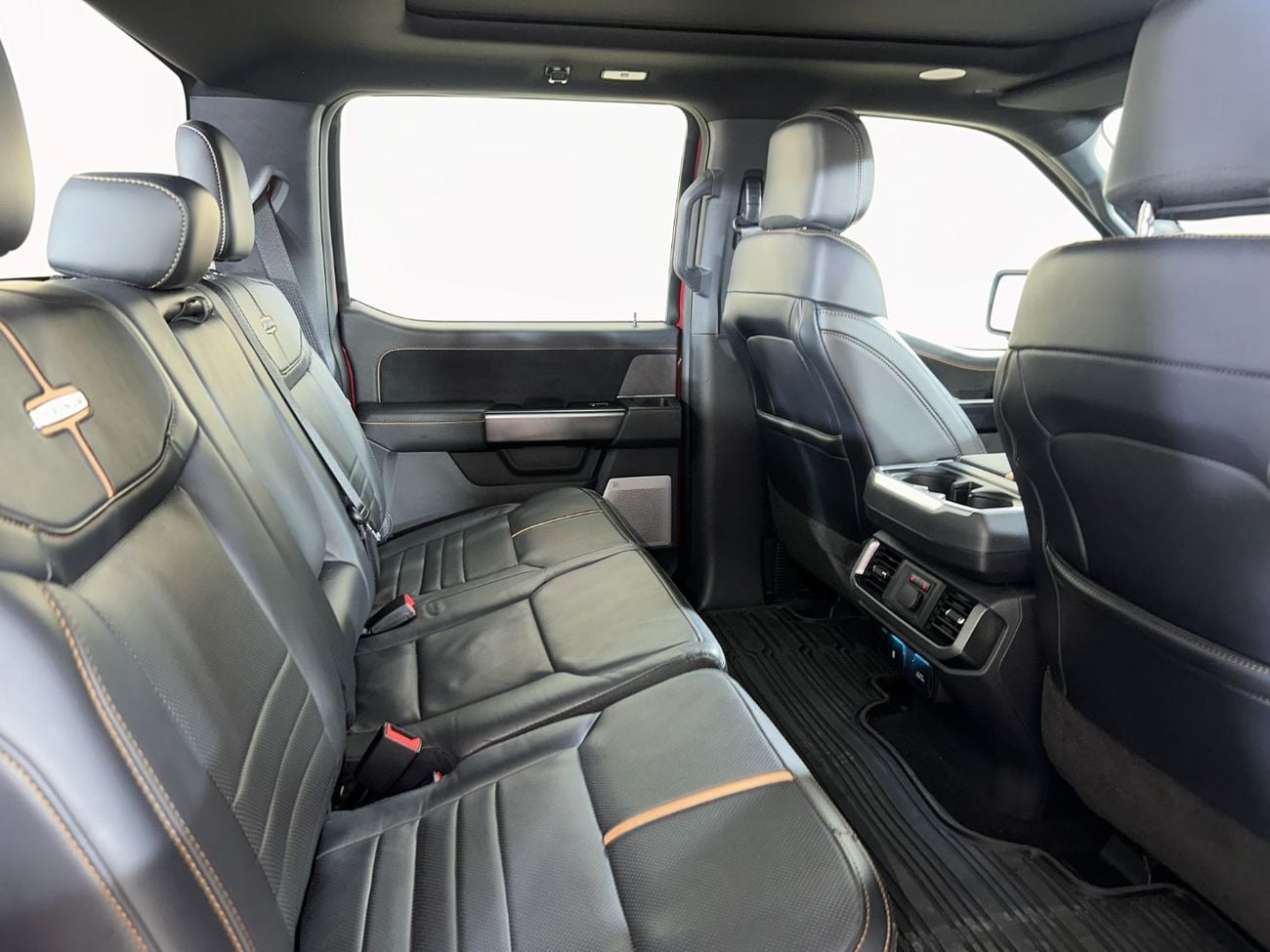 فورد F 150 PLATINUM CREW CAB /1823EW/AL TAYER MOTORS/ AL QOUZ SHOWROOM