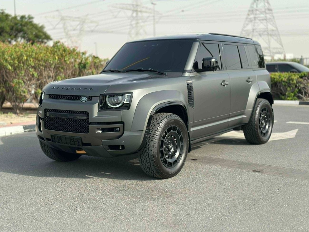 Land Rover Defender Defender Octa 2025 GCC Specs