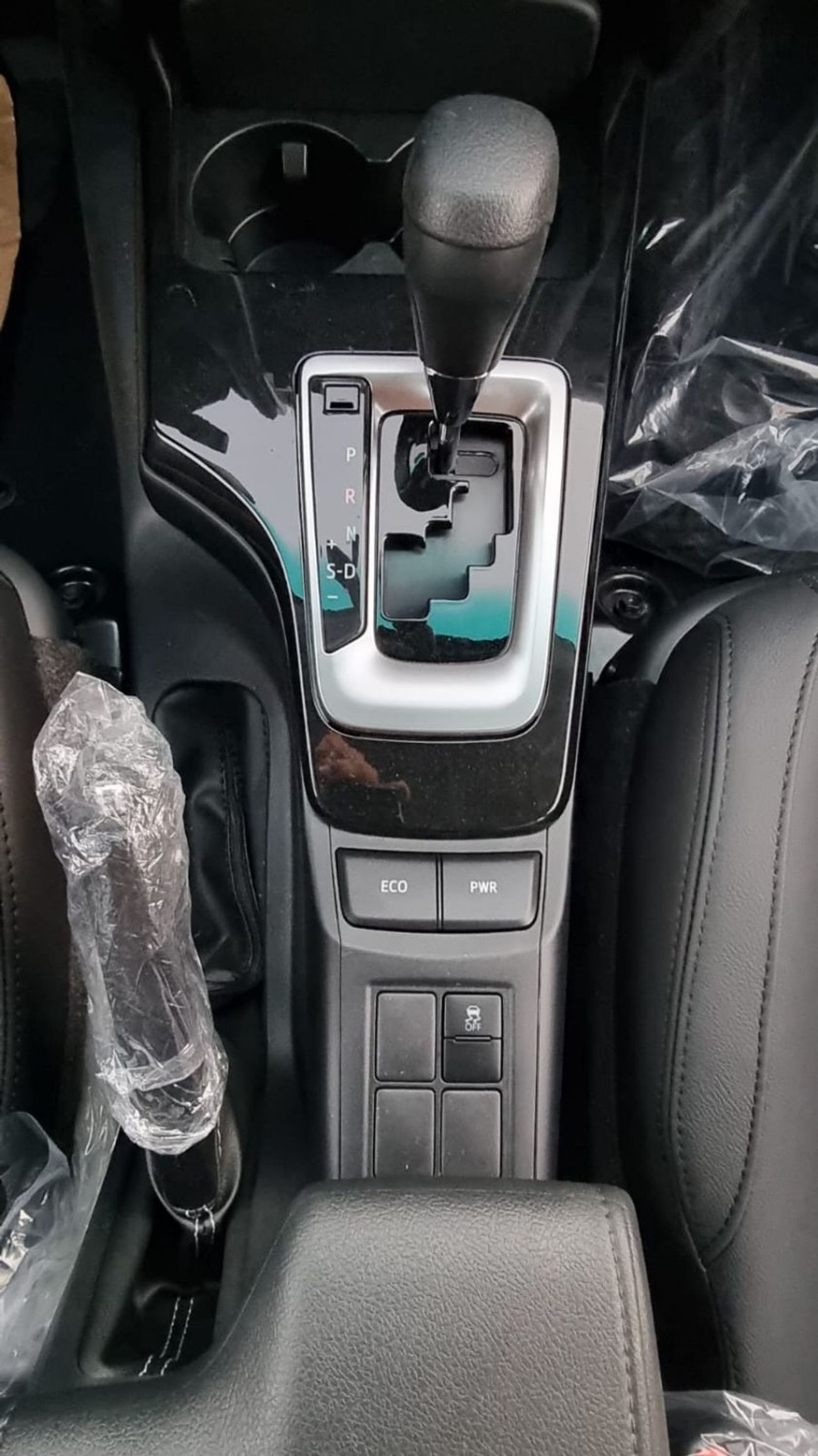 Toyota Fortuner TOYOTA FORTUNER 2.7L PETROL GR-KIT LEATHER SEATS POWER SEATS FULL OPTION MY 2025