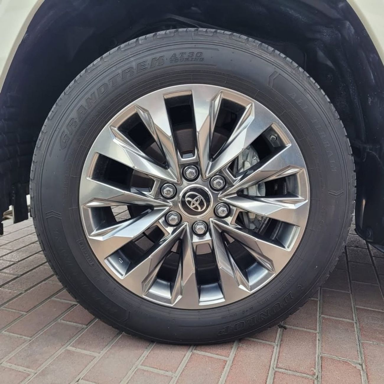 Toyota Land Cruiser VXR 4.0L TOYOTA LANDCRUISER VXR 4.0 4 YEARS WARRANTY FROM ALFUTTAIM