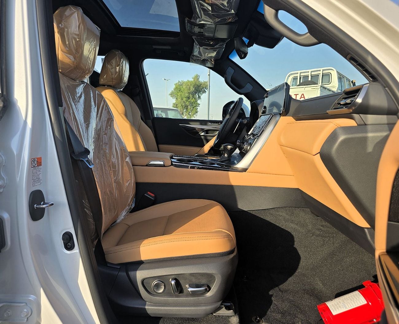 Lexus LX600 LEXUS SIGNATURE LX600 3.5l A/T SUV 7 Seats white color 2026 Model