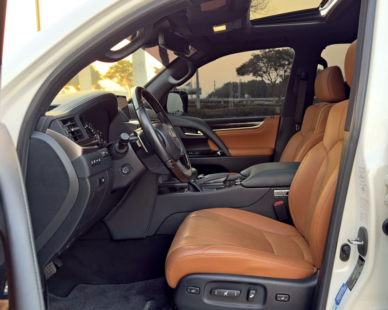 لكزس LX 570 بلاتينيوم لكزس LX 570 بلاتينيوم 2021، بمواصفات دول مجلس التعاون الخليجي