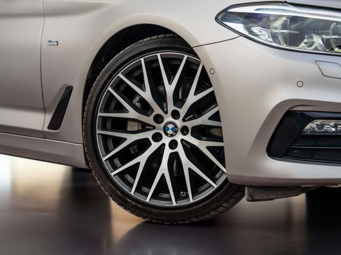 بي أم دبليو 530i M Sport 2.0L