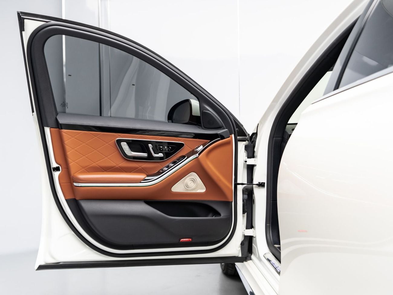مرسيدس بنز S 500 4MATIC L BUY NOW, PAY 2027 | THE BLACKLINE STANDARD | 2027 Mercedes Warranty + Service Contract, Low KMs, GCC