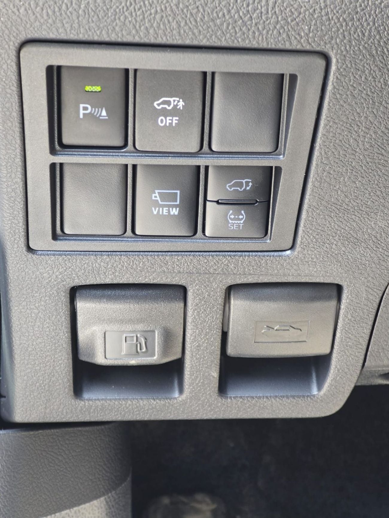 Toyota Fortuner VXR 4.0L PETROL A/T SR5 V6  7 SEATER