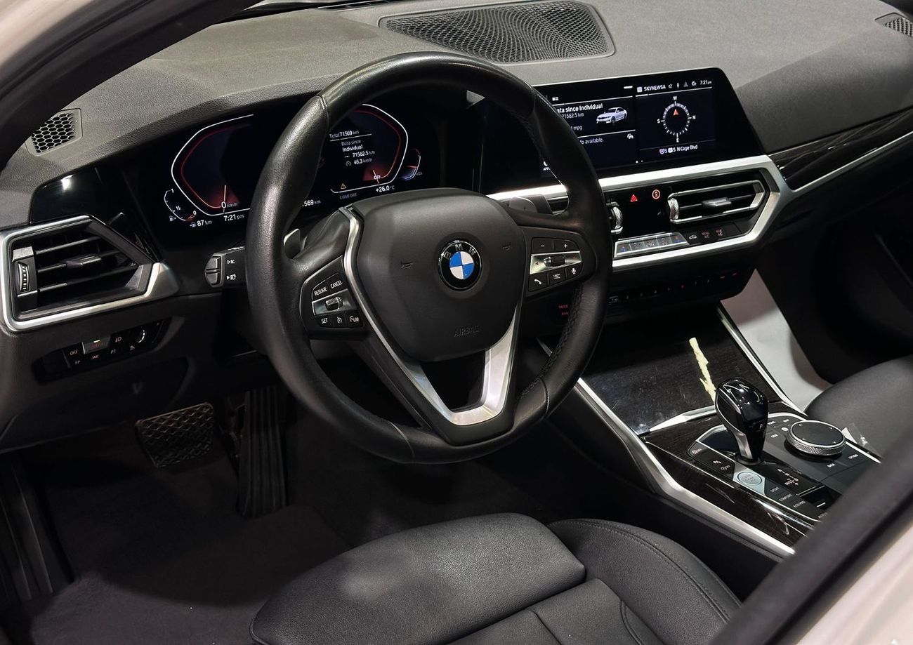 بي أم دبليو 330i Std 2.0L