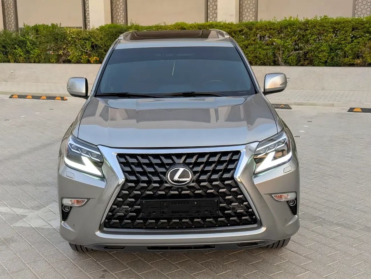 لكزس GX 460 PLATINUM Full Option GCC specs Excellent Condition