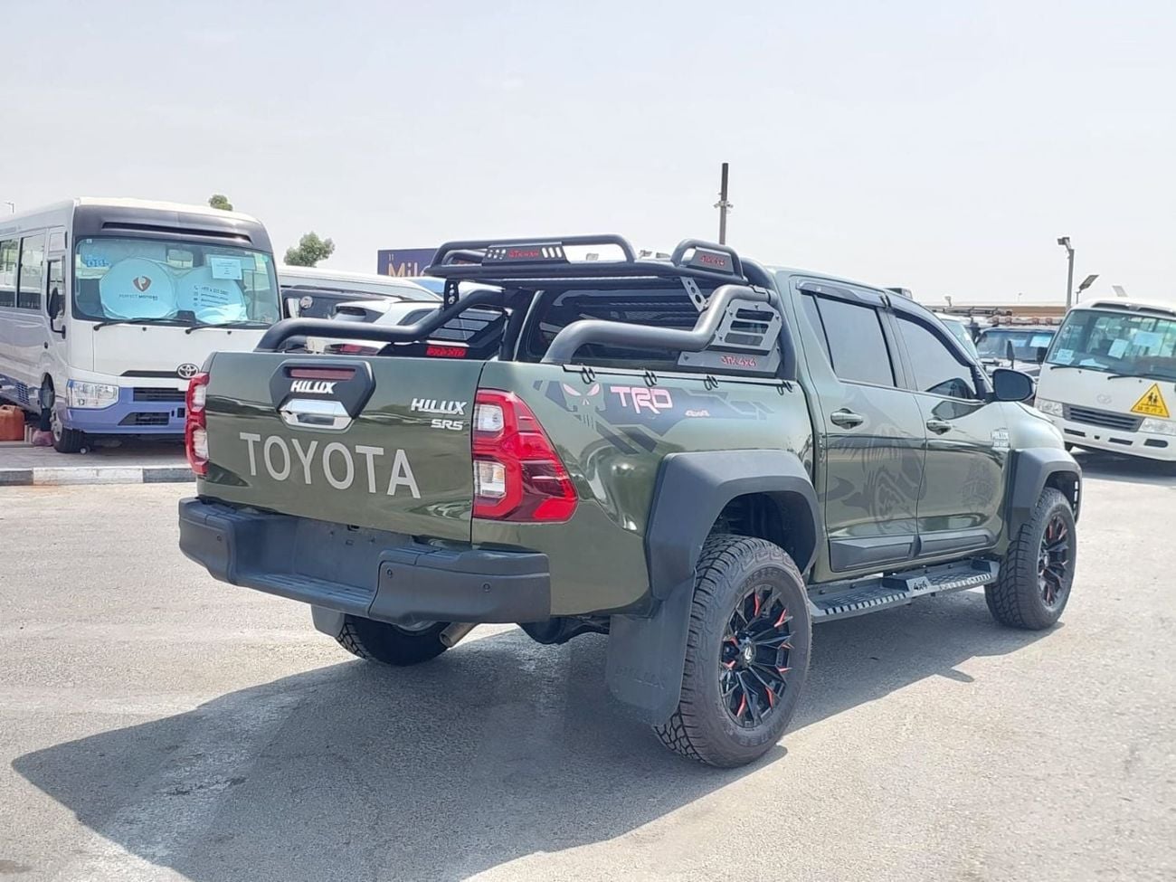 Toyota Hilux  (RAMADAN OFFER) TOYOTA HILUX PICKUP RHD 2023 MODEL 2.8 L DIESEL AUTOMATIC(PM91809)
