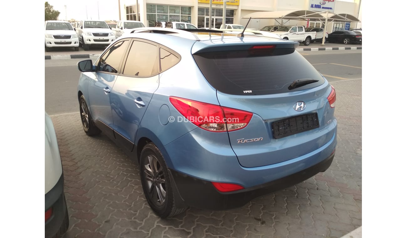 هيونداي توسون 2014 سماوى خليجى 2000 CC بانوراما  تشيكات وكالة بدون صبغ بدون حوادث ممتاذة ماشية قليل