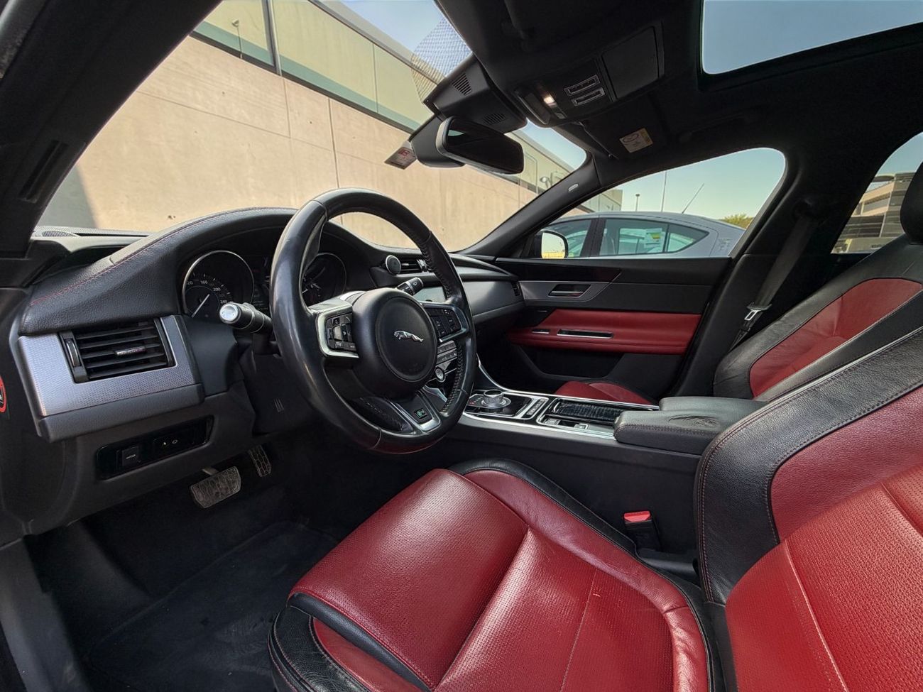 Jaguar XF R-Sport 2.0L Sedan JAGUAR XF R-SPORT | 2016 | GCC SPECS | 2.0L TURBO | AED 35,000