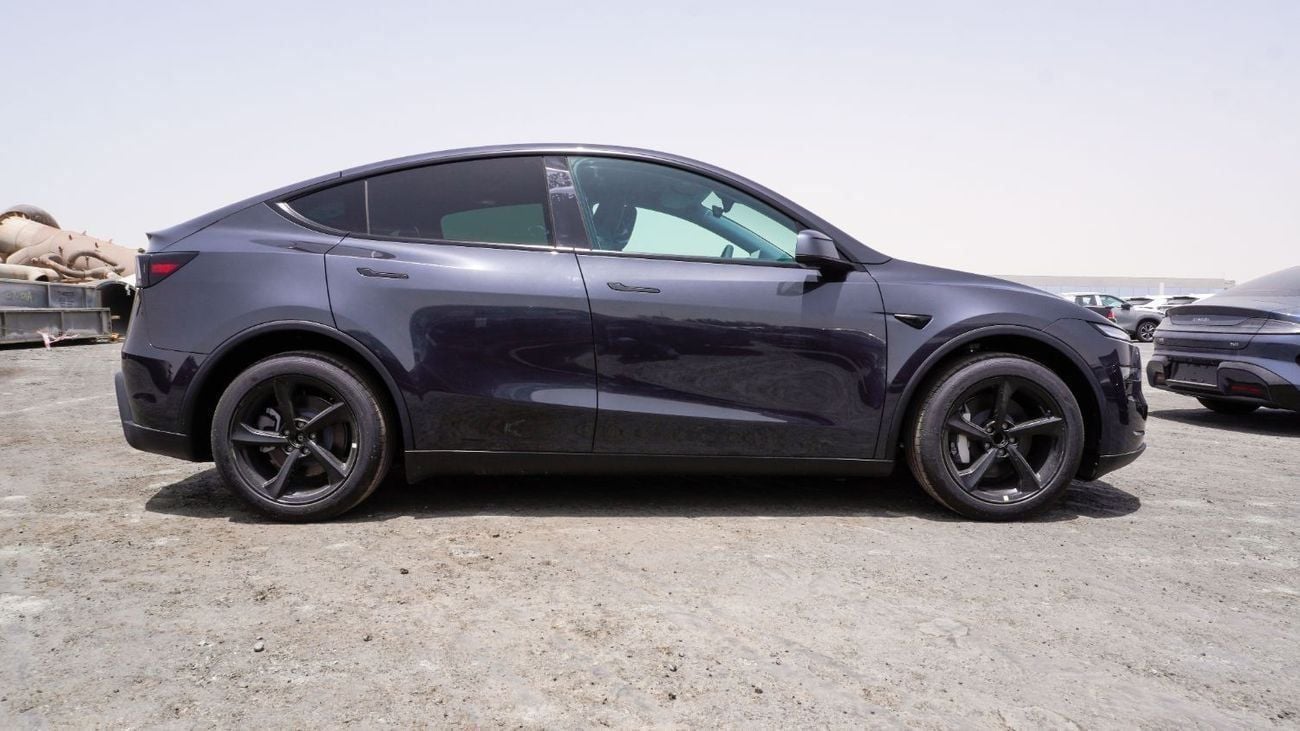 Tesla Model Y Real-Wheel Drive || Standard Range ( 593 KM ) || Brand New