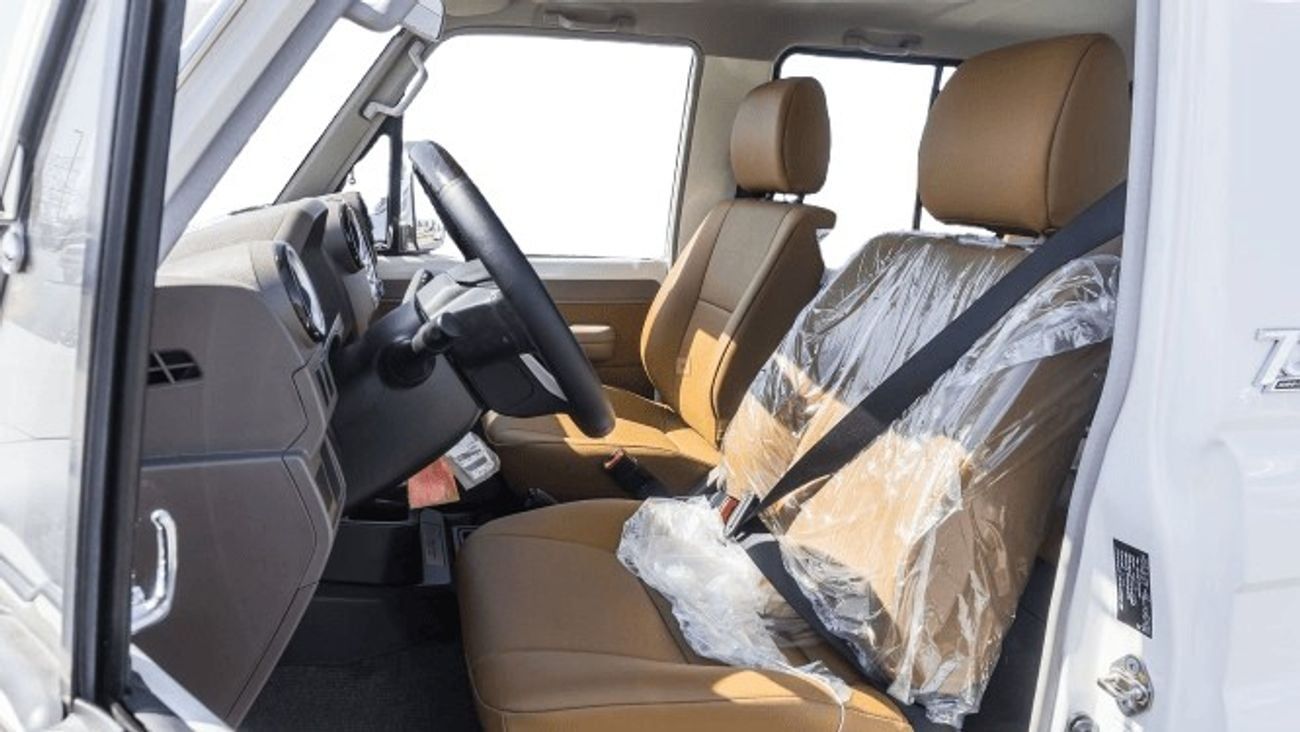 تويوتا لاند كروزر 70 70Th Anniversary ECTQAT002 - 2026 Toyota LC71 Hardtop 4.0L Petrol Manual - 70th Anniversary – White with Tan Interior