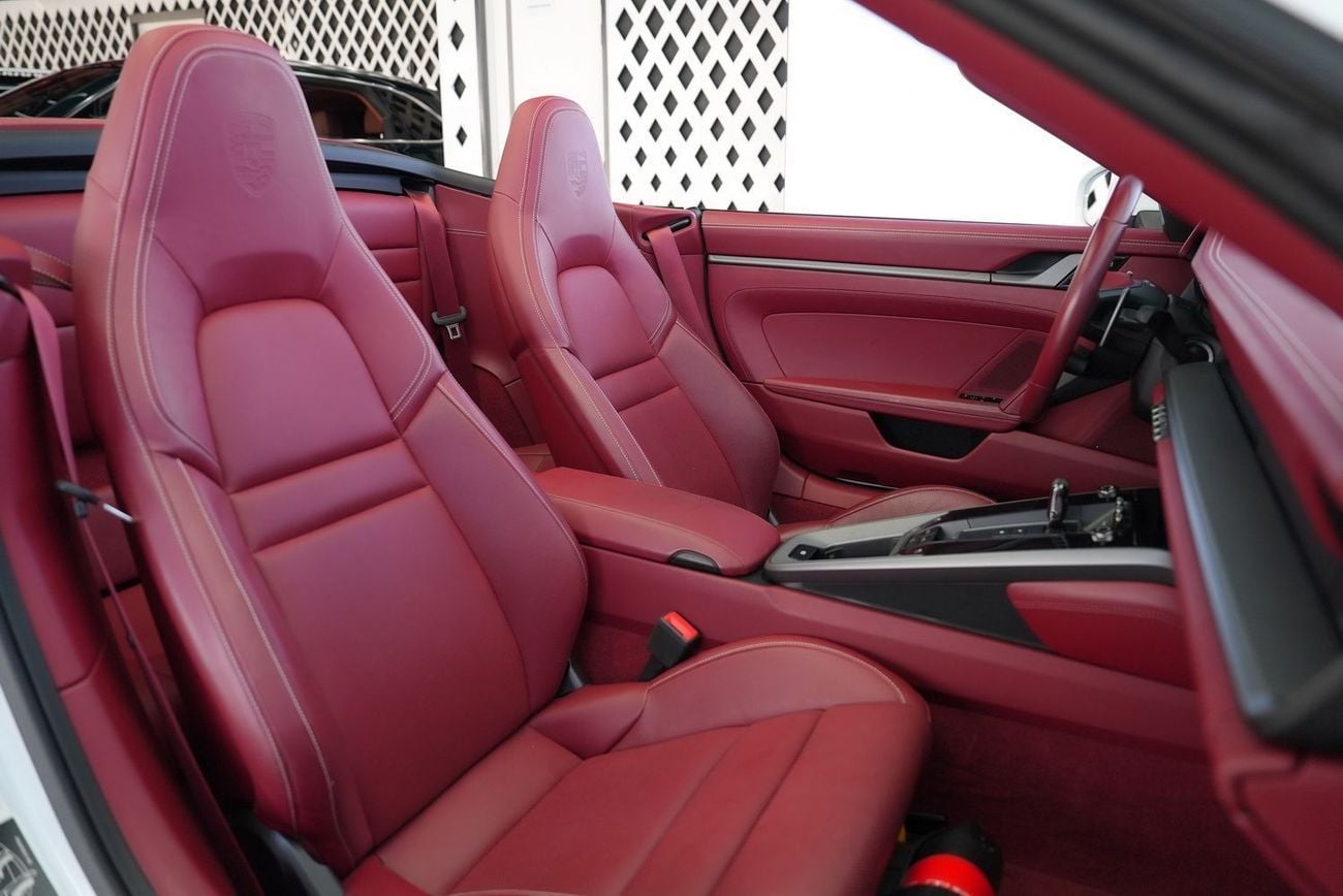 بورش 911 Carrera 4 3.0L (444 HP) Convertible