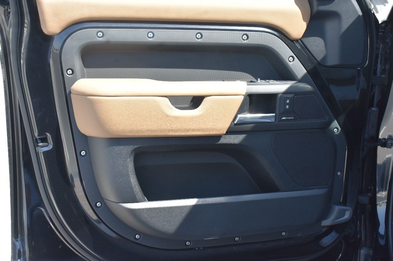 لاند روفر ديفندر P400 110 S 3.0L (7 Seater)