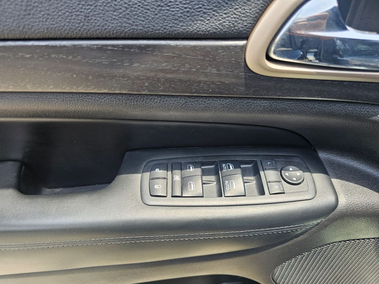 جيب جراند شيروكي Laredo 3.6L