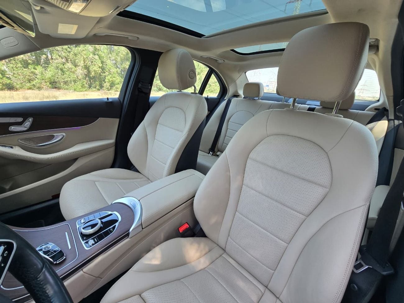 مرسيدس بنز C 300 Premium 2.0L