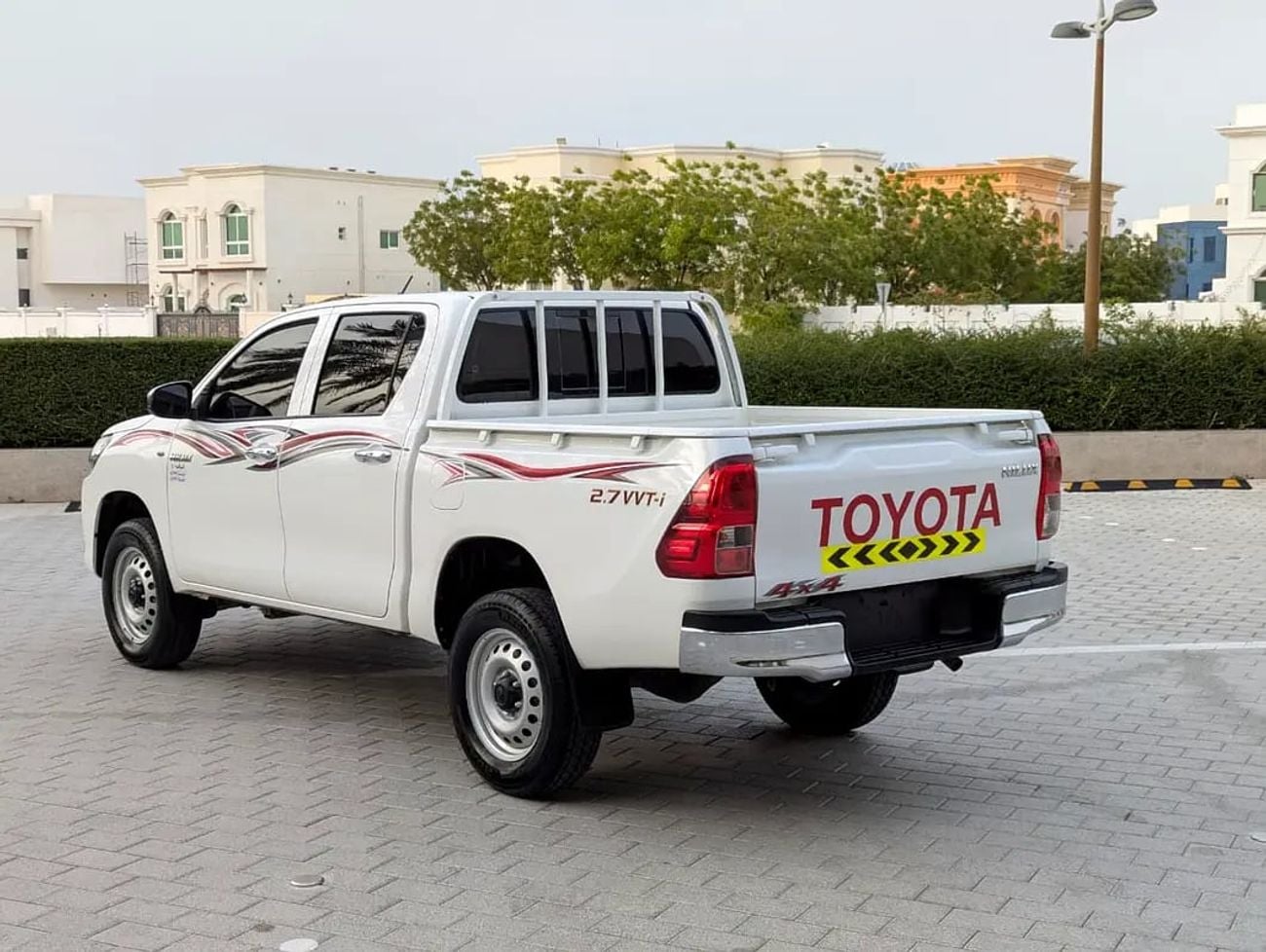 Toyota Hilux GL 2.7 L 4X4 Automatic - Original paint - GCC Specs Dual Cab Pickup