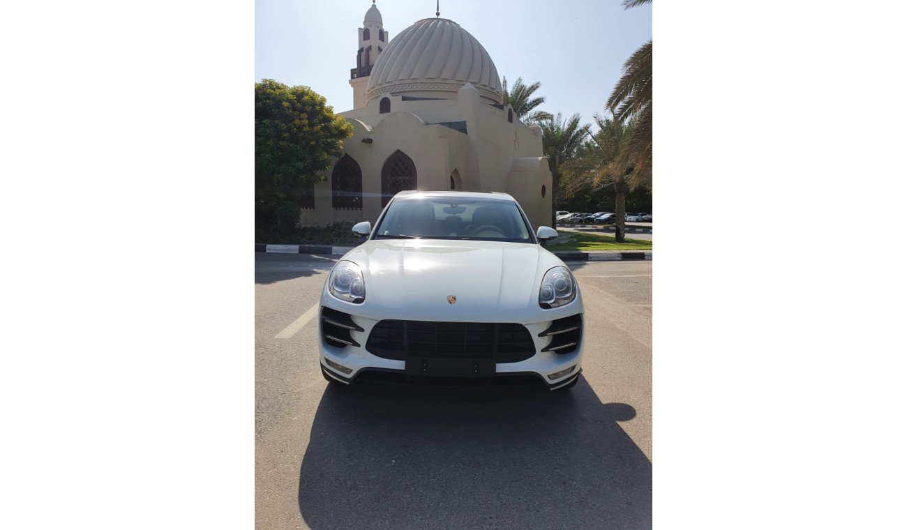 Porsche Macan Turbo Porsche macan turbo 2014 GCC full history