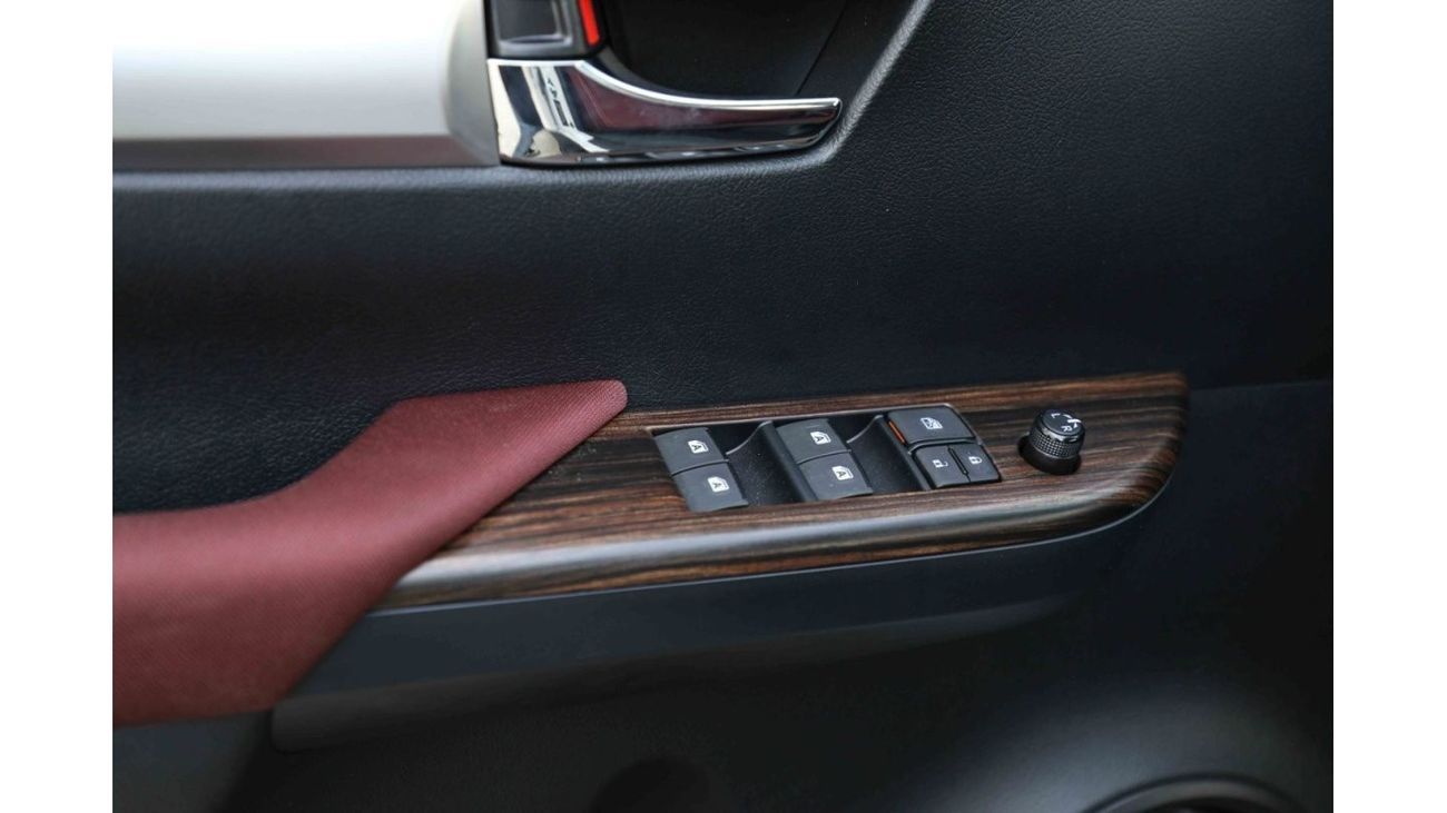 تويوتا هيلوكس 2024 تويوتا هايلكس 4x4 DC 2.7 HI - أبيض بلاتيني لؤلؤي مع كستنائي | تصدير فقط