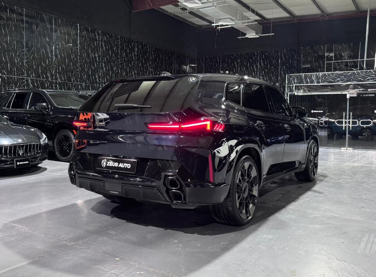 بي أم دبليو XM 4.4L, Twin Turbo V8 +Electric motor,653Hp,8-Speed Automatic ,AWD