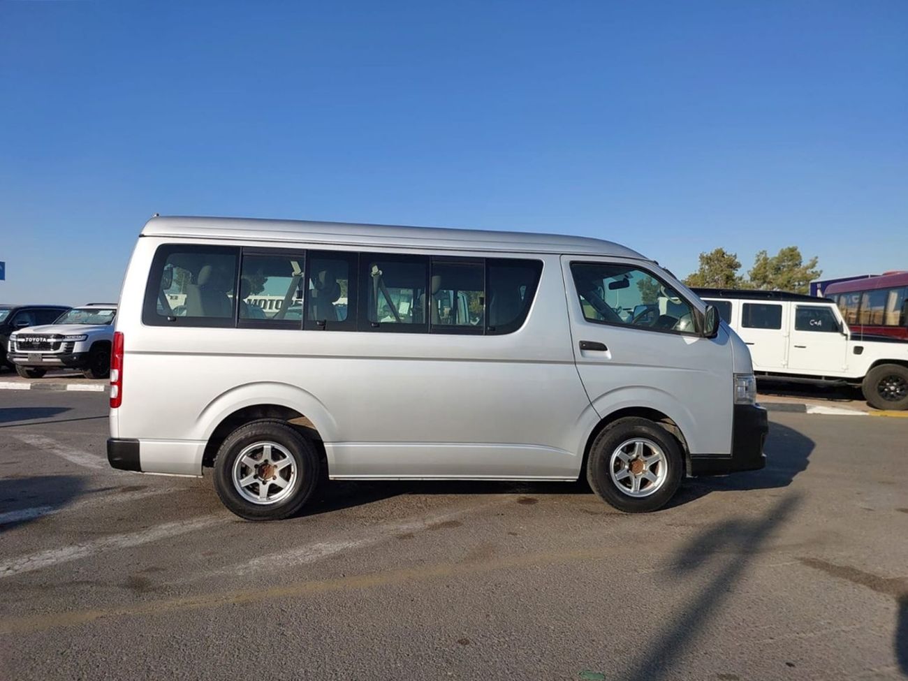 Toyota Hiace TOYOTA HIACE COMMUTER VAN RHD 2013 MODEL 2.7 L PETROL AUTOMATIC(PM32888)