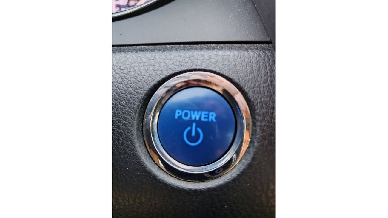 Toyota Camry LE HEV Warranty one year