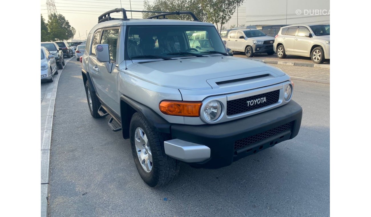 Toyota FJ Cruiser petrol left hand drive 4.000L year 2008 silver color 4x2