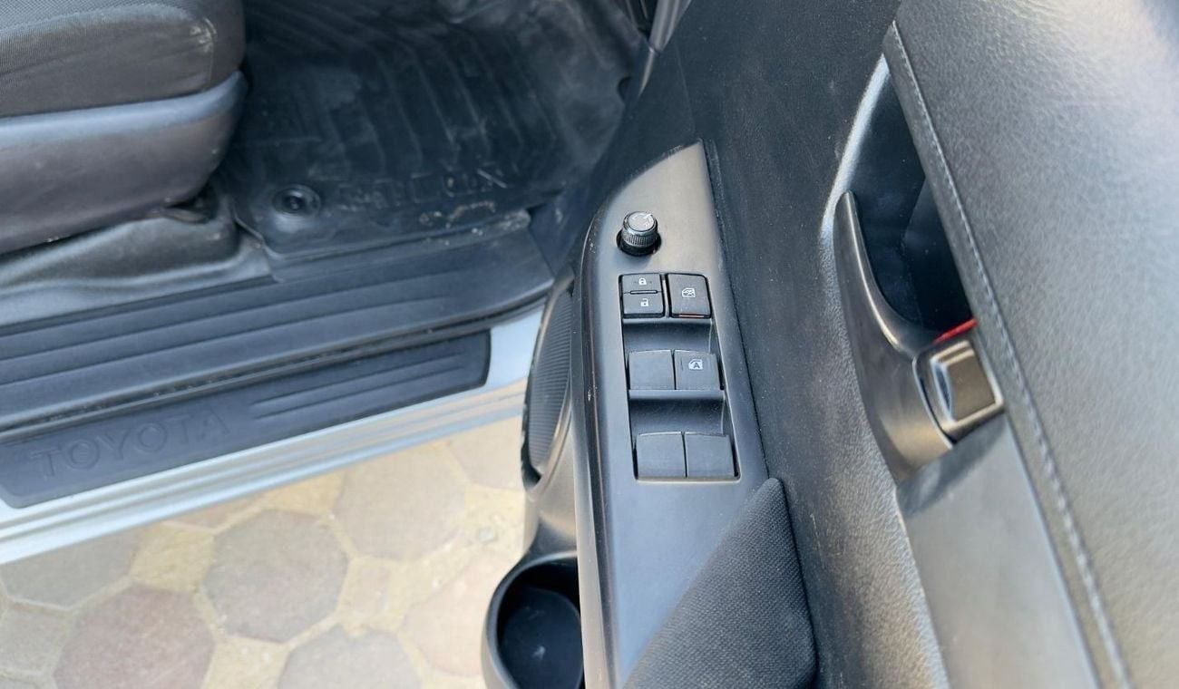 Toyota Hilux DOUBLE CABIN | 2.7L PETROL ENGINE | 2WD | RHD | 2021 | MANUAL TRANSMISSION