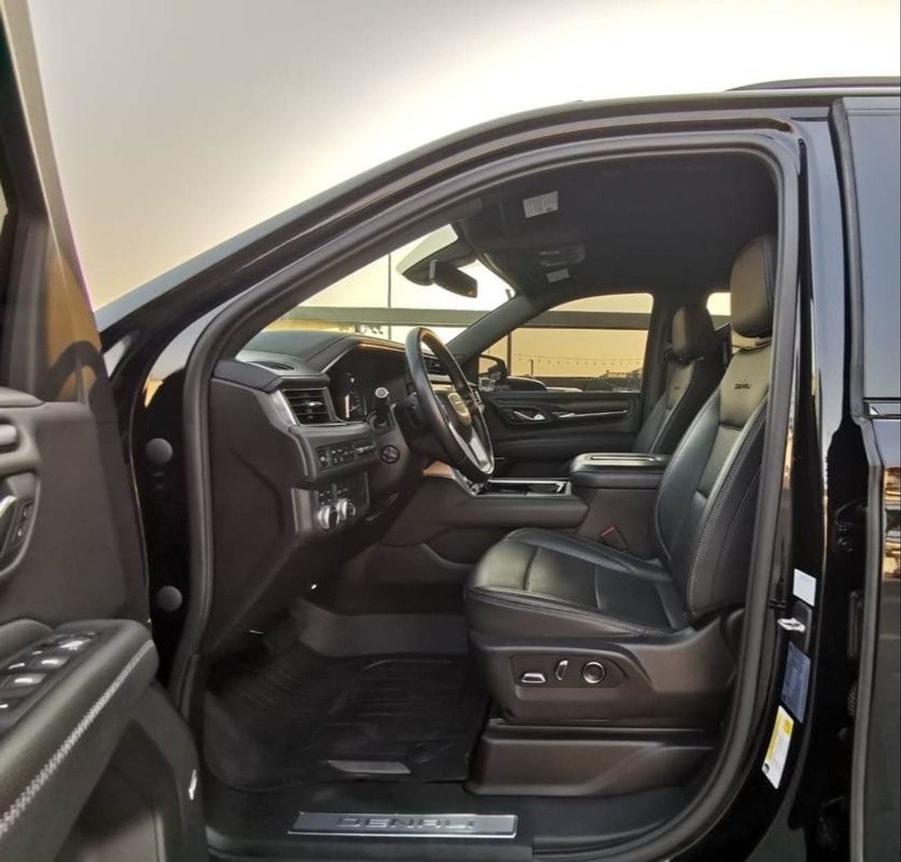 GMC Yukon Denali 6.2L (8 Seater) GMC Denali ( Short ) - 2021 - Black Edition