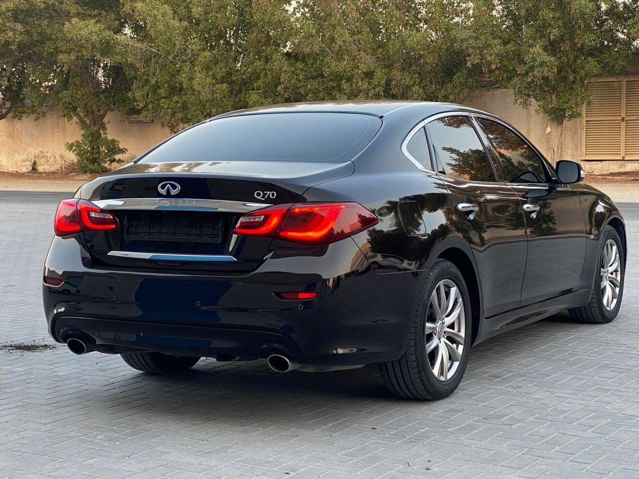 Infiniti Q70 Luxury