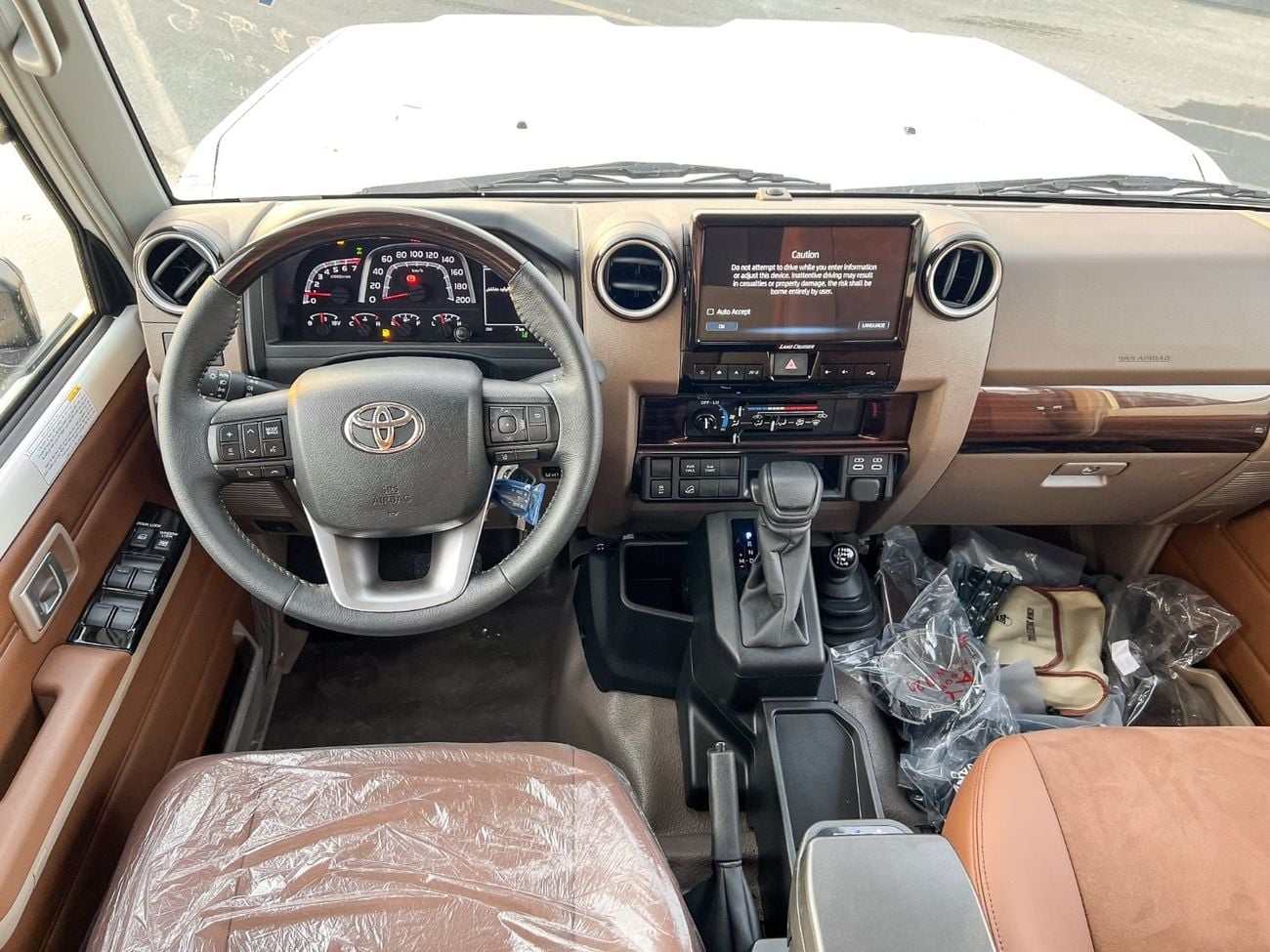 تويوتا لاند كروزر بيك آب 2026 Toyota Land Cruiser LC79 Double Cab LX-Z AT تويوتا لاند كروزر LC79 موديل 2026، كابينة مزدوجة LX-Z، ناقل حركة أوتوماتيكي - للتصدير فقط