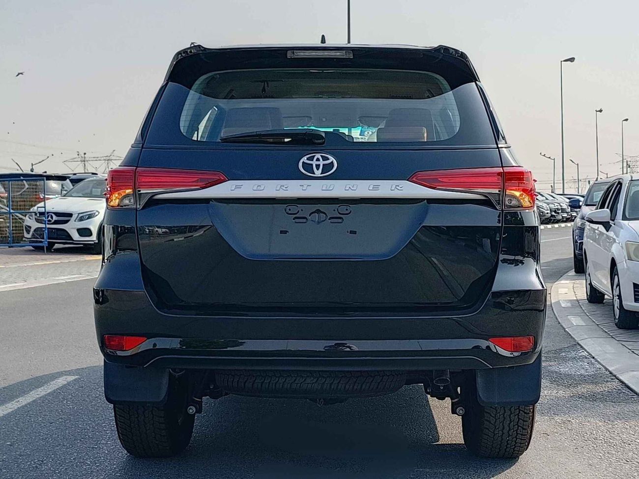 Toyota Fortuner DIESEL, 2.4L V4 /  ALLOY RIMS / PARKING SENSOR / 4WD (CODE # FD24B)