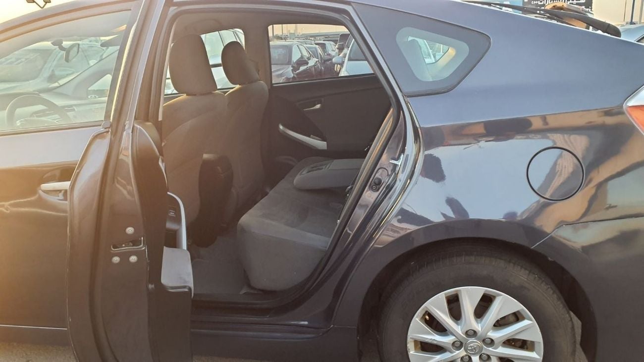 تويوتا برياس Prius PLUG IN  Fresh Import 2013 Model