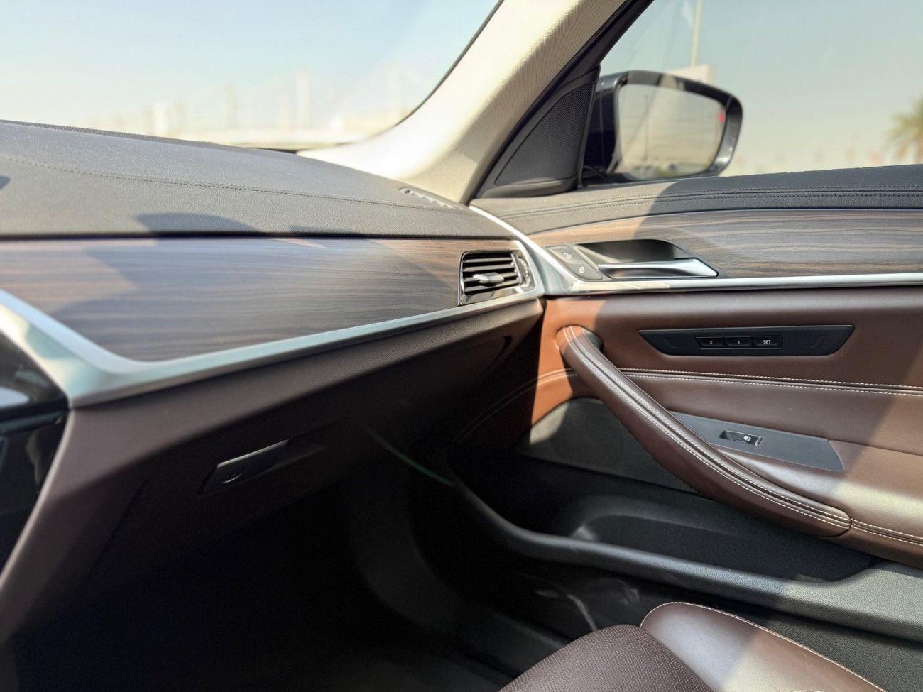 بي أم دبليو 530i Exclusive Luxury 2.0L