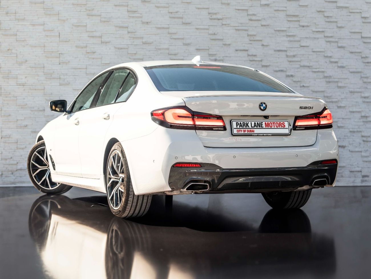 بي أم دبليو 520i M Sport Comfort 2.0L