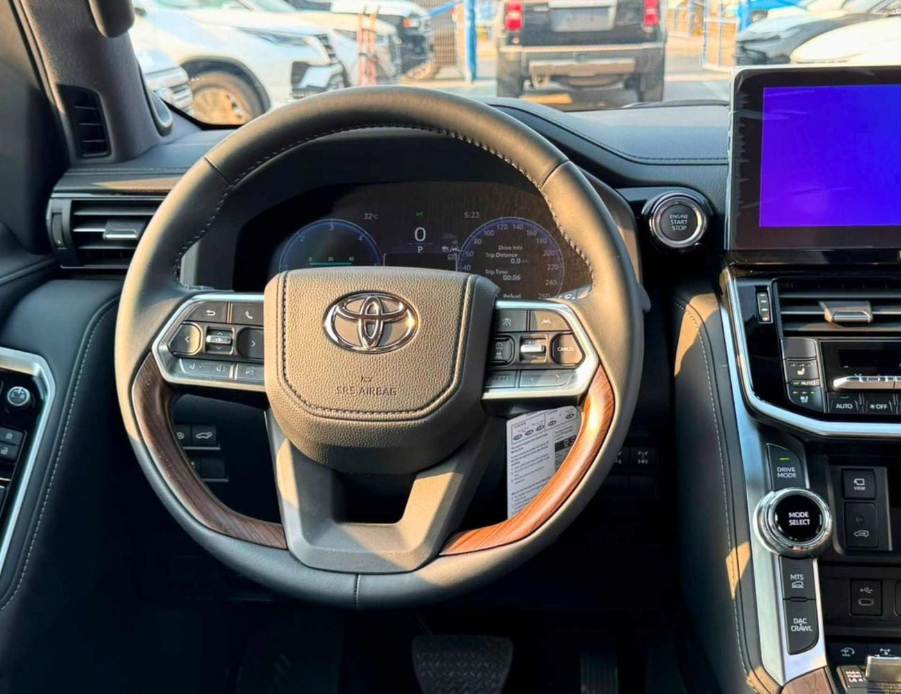Toyota Land Cruiser VX 3.3L DIESEL TT || REAR ENTERTAINMENT SCREEN / BIG DVD / RADAR / JBL SPEAKERS (CODE # LCDVXS)