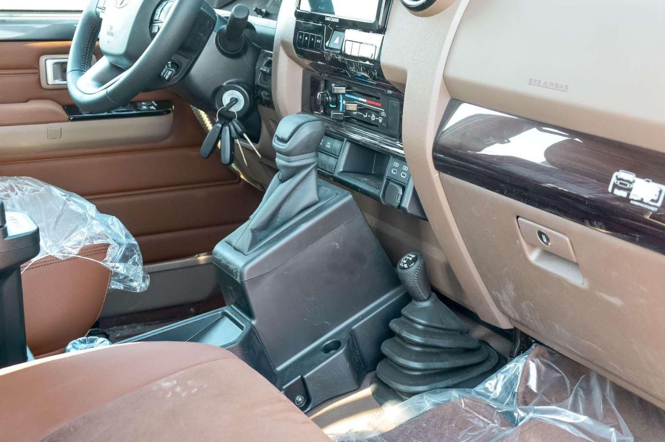 Toyota Land Cruiser Pick Up TOYOTA LAND CRUISER 79 4.0L V6 AT 4WD DC PICKUP 2025