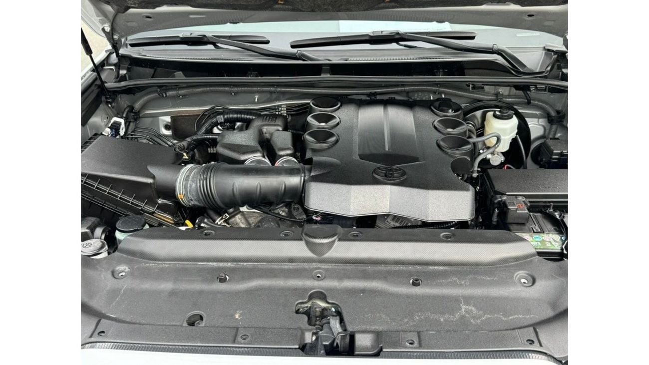 تويوتا Runner4 2021 SR5 HELLCAT KIT 7 SEATS FULL OPTION UAE PASS