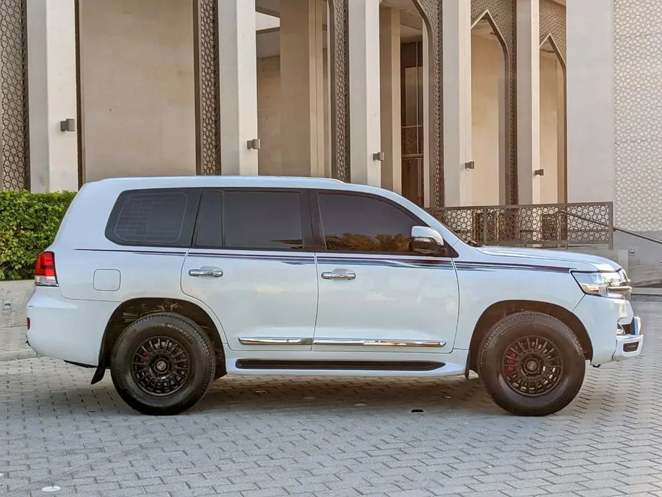 Toyota Land Cruiser FACELIFTED VXR GCC IN EXCELLENT CONDITION