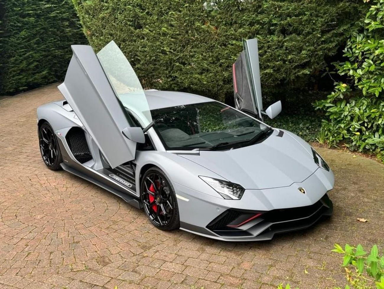 لامبورغيني أفينتادور 6.5 V12 LP 780-4 Ultimae ISR 4WD RIGHT HAND DRIVE