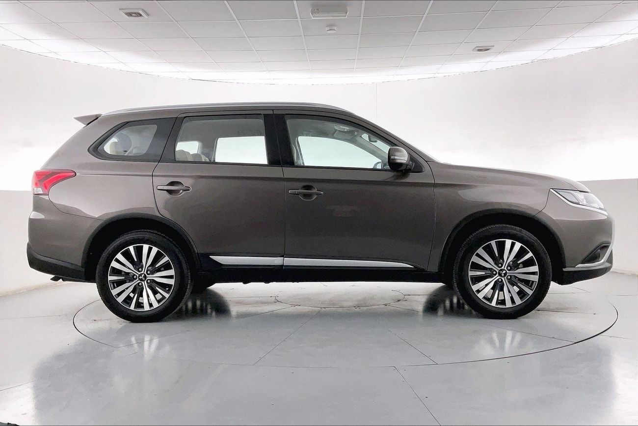 Mitsubishi Outlander GLX Midline| 1 year free warranty | Flood Free