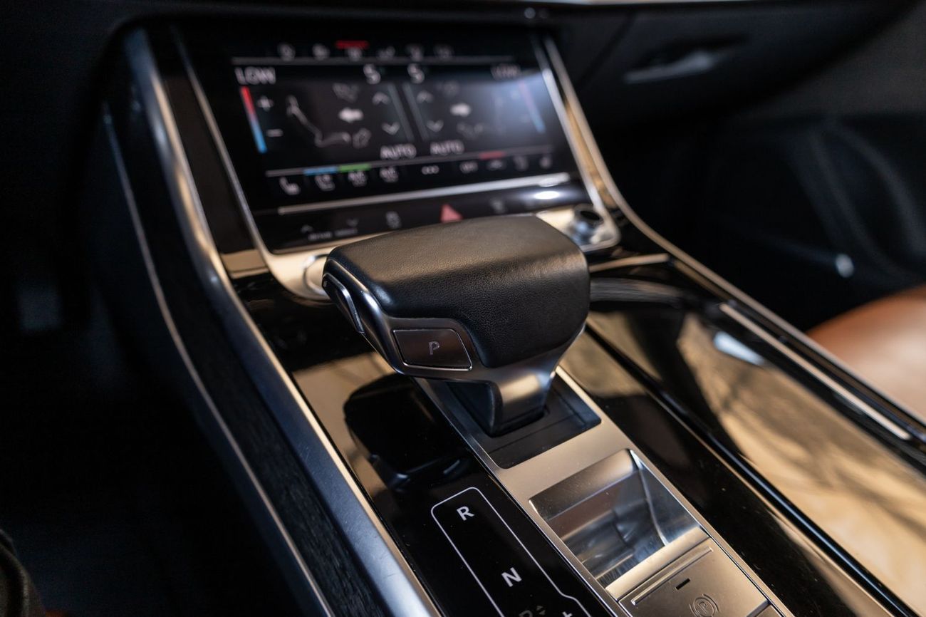 أودي Q8 55 TFSI quattro S-Line 3.0L (340 HP)