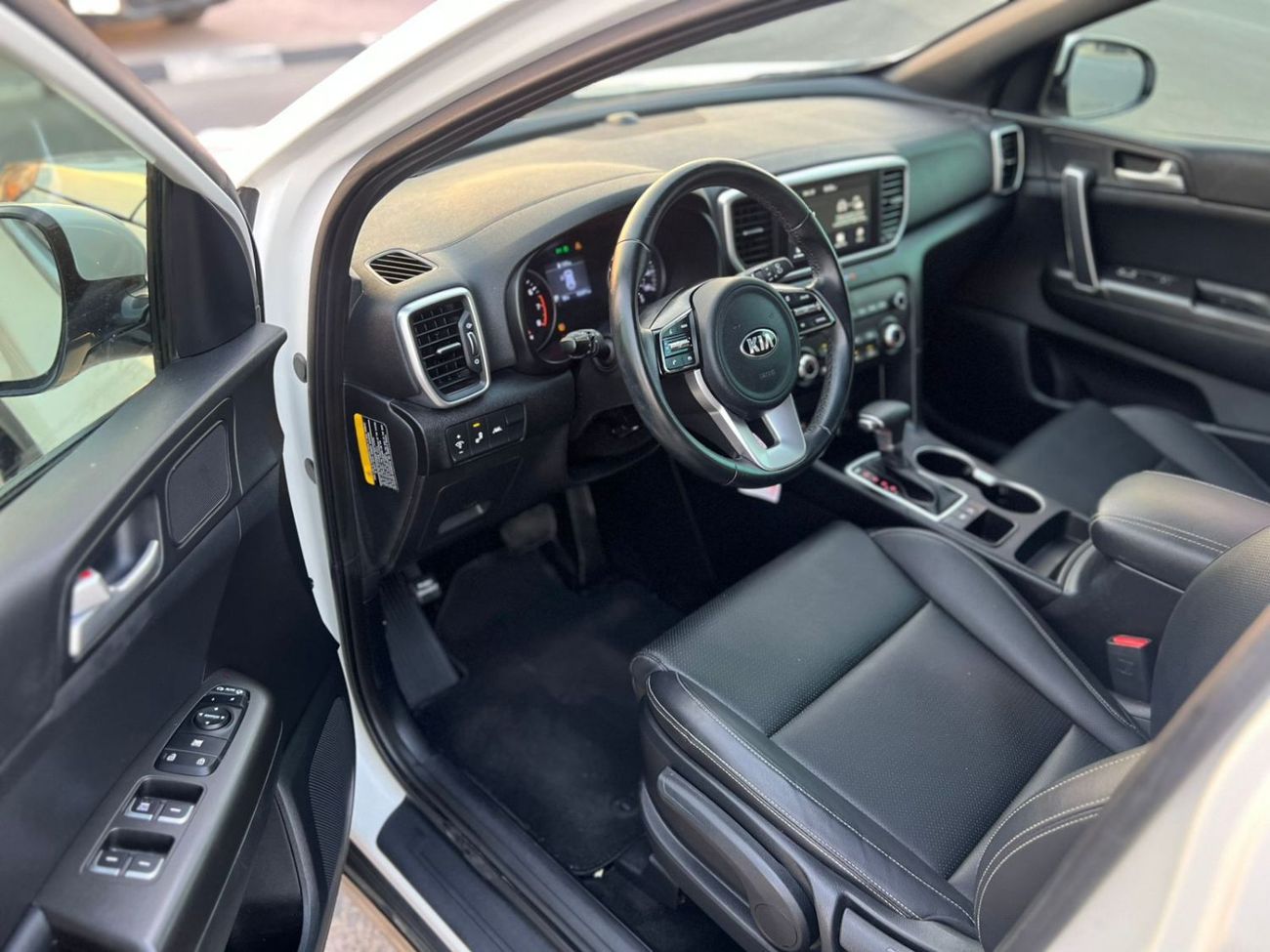 Kia Sportage 2021  Kia  Sportage Mioption-Rear Camara -2.4L-V4- Leather Seat -  2 Key -