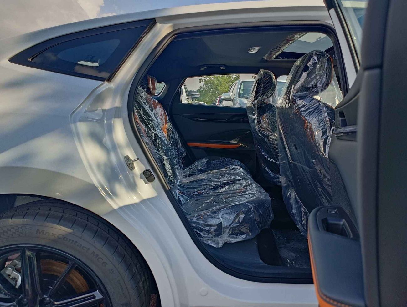 Changan Uni V Hybrid /1.5L V4 / Power Seats With Leather / Openable Sunroof / 360*Camera (CODE# UNIV15B)