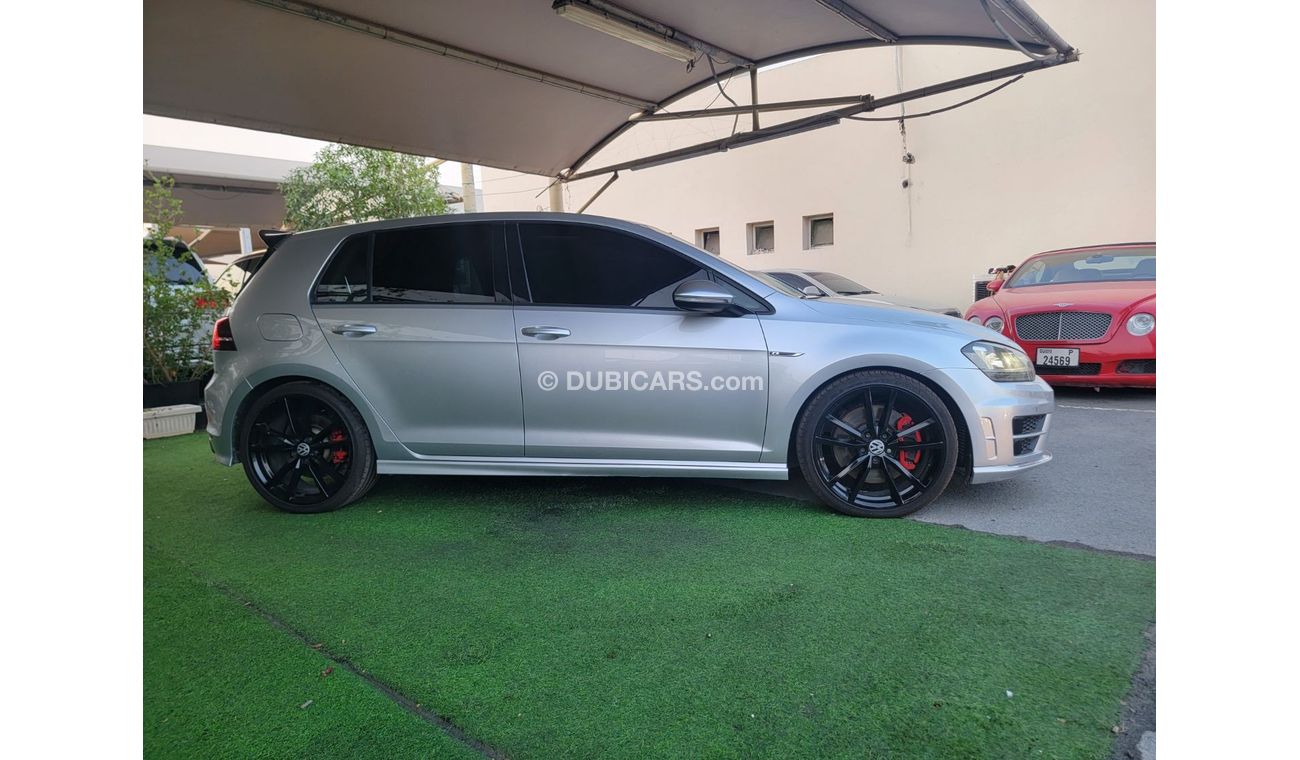 فولكس واجن جولف R