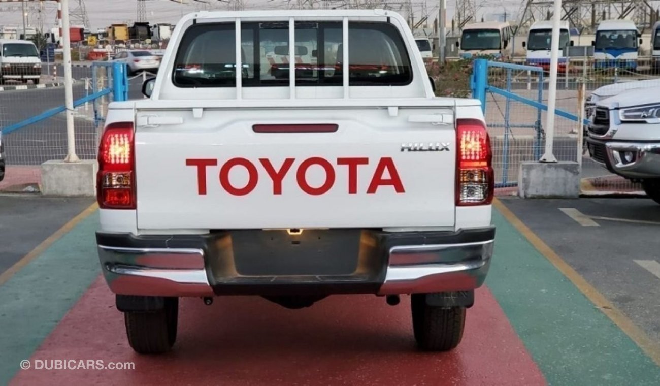 Toyota Hilux double cabin 2.4 Diesel ,,,4X4,,, white color Black interior 2024 Basic option ( for local registrat