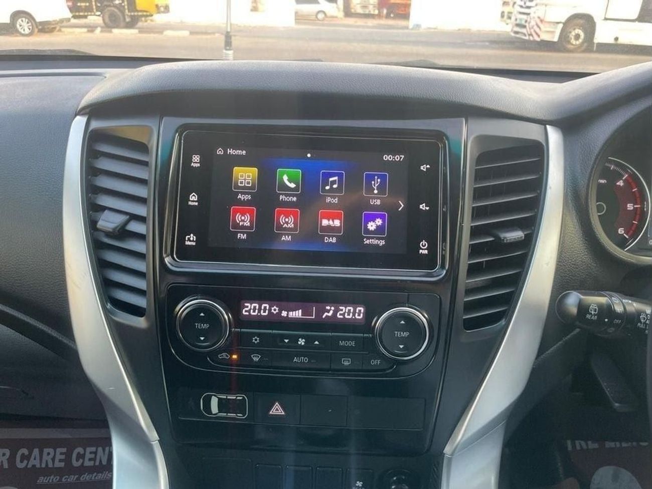 ميتسوبيشي باجيرو Diesel 2.4 Liter Right Hand Drive Automatic 4WD T.V Back Camera