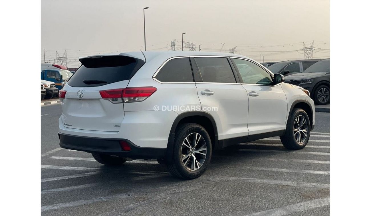 Toyota Highlander 2019 Toyota Highlander LE+ 3.5L V6 4x4 - /