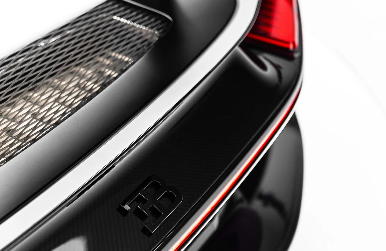 بوغاتي شيرون 8.0L W16 Quad-Turbocharged Engine