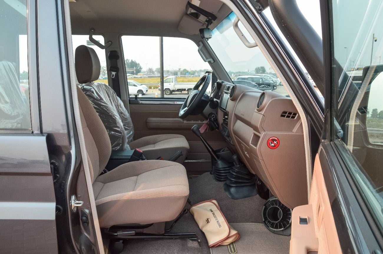 Toyota Land Cruiser 70 TOYOTA LAND CRUISER 76 4.5L 4WD MT 5DOOR SUV 2024